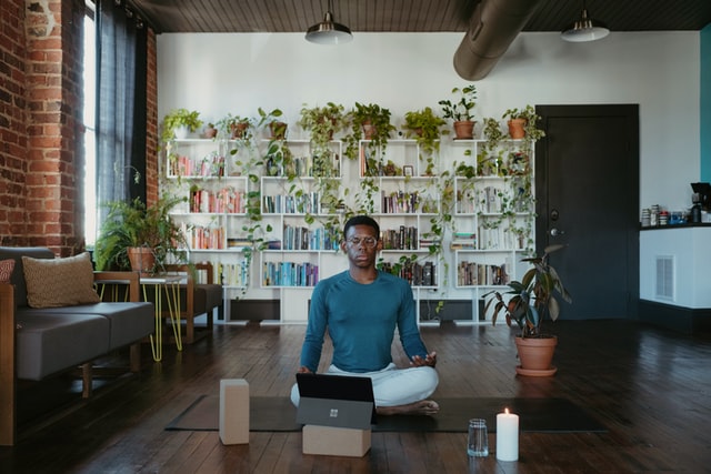 Fitbit Premiumのマインドフルネス瞑想 Calm を解説